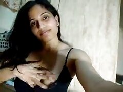 സേ ബിയോണ്ട ബ്ലോണ്ട് അവളുടെ കാലുകൾ കോഴിക്കു വേണ്ടി പരത്തുന്നു