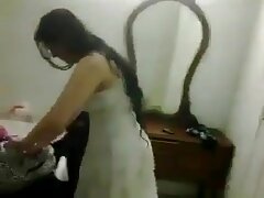പമ്പ് ചെയ്ത അപ്സ്കർട്ട് ഒരു സ്ത്രീയുടെ യോനിയെ പൊള്ളിക്കുന്നു